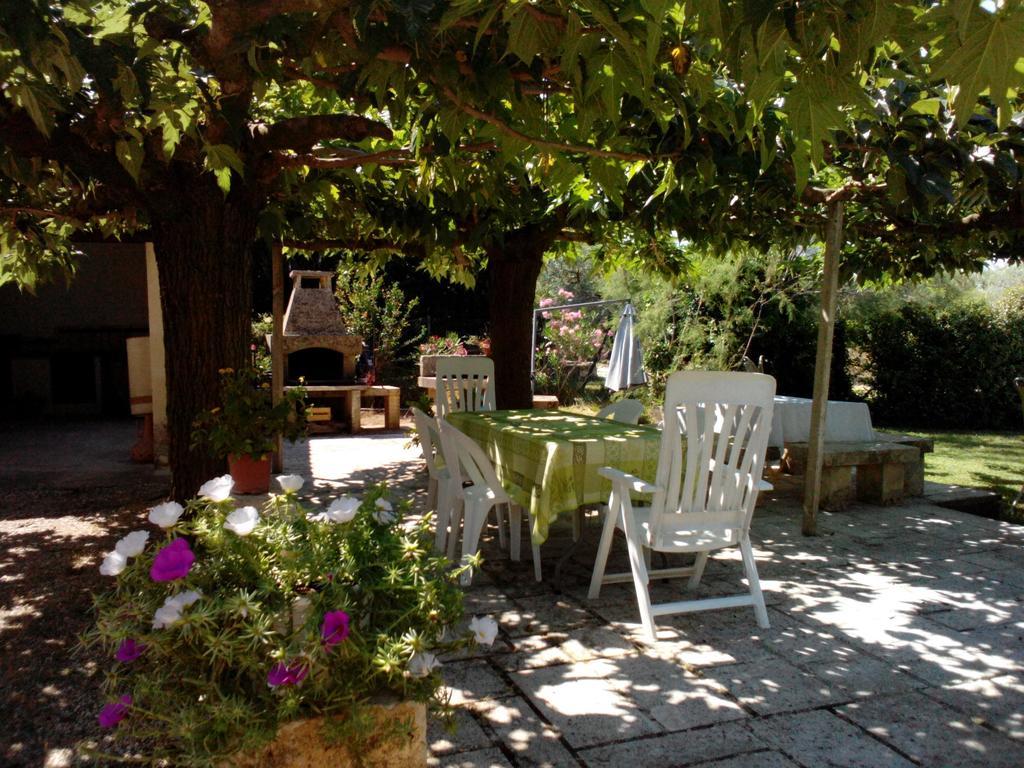 Mas des collines Bed and Breakfast Fontvieille Exterior foto