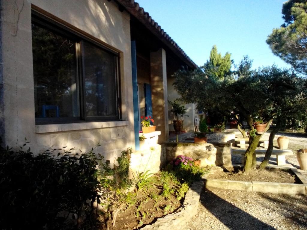 Mas des collines Bed and Breakfast Fontvieille Exterior foto