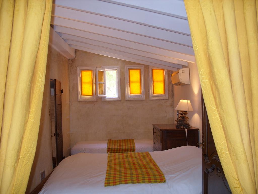 Mas des collines Bed and Breakfast Fontvieille Exterior foto